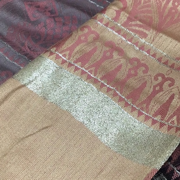 Paisley pattern rayon scarf - Picture 5 of 5